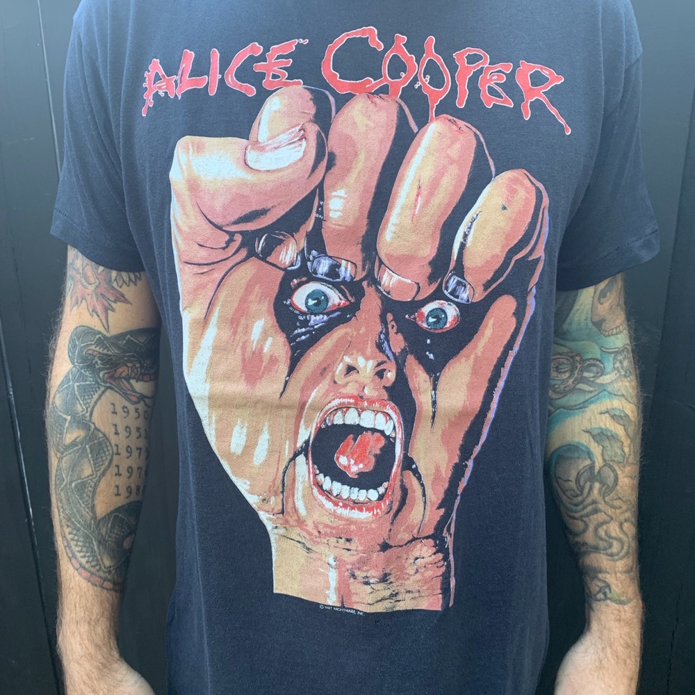 Original Alice Cooper “RAISE YOUR FIST & YELL” tour t-shirt. 87-88